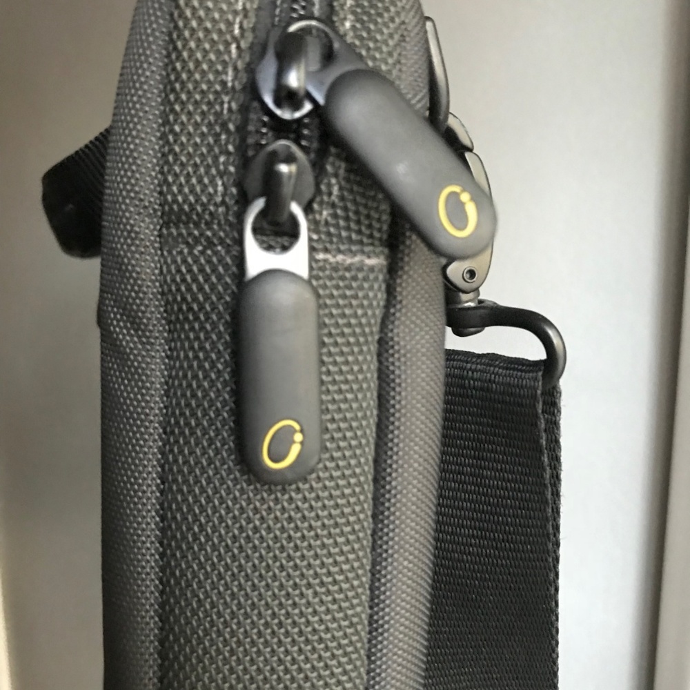 INCASE Nylon Bag - Picture 8 of 8